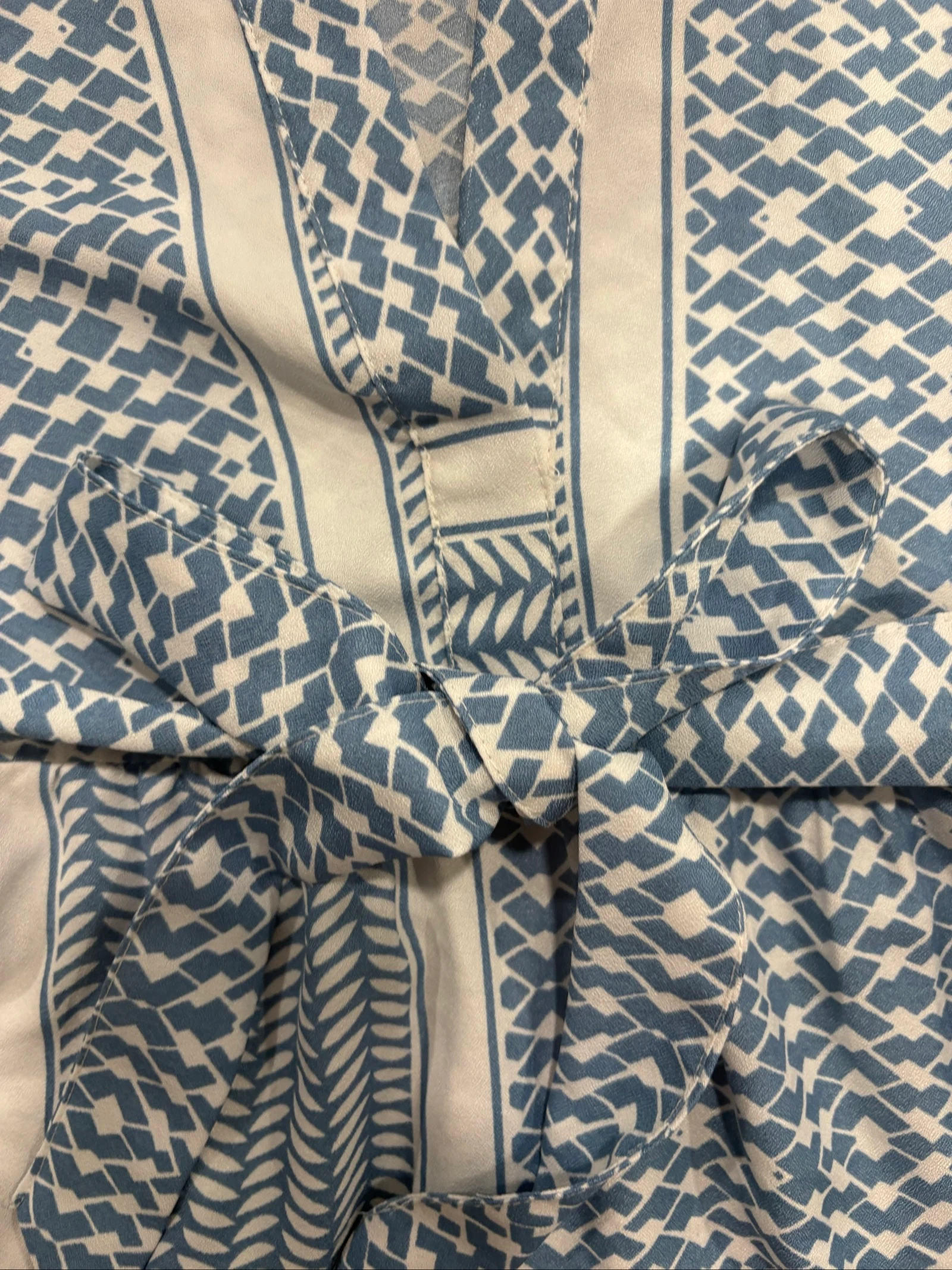 Vestido fluido azul y blanco de verano – photo 4